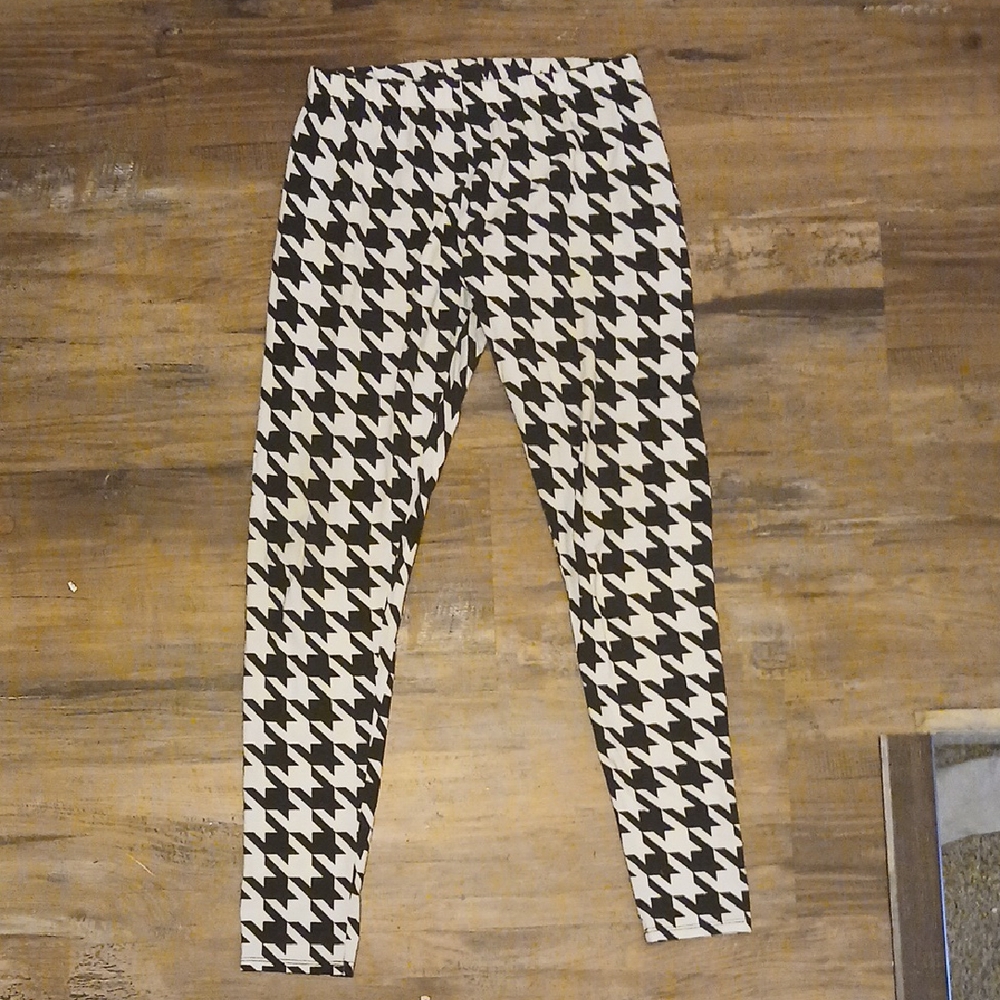 NWOT No Boundaries Houndstooth Leggings. Women's Medium (7-9)